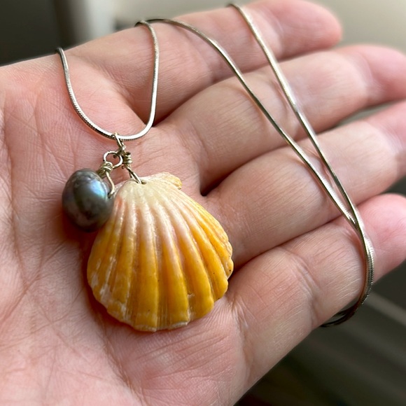🖤Hawaii Sunrise Shell handcrafted necklace - Picture 1 of 11